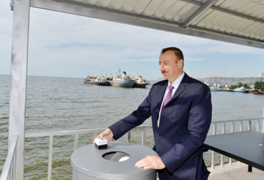 Le président azerbaïdjanais Ilham Aliyev a assisté à la cérémonie de pose de la première pierre du parc au bord de la mer de la Ville Blanche à Bakou