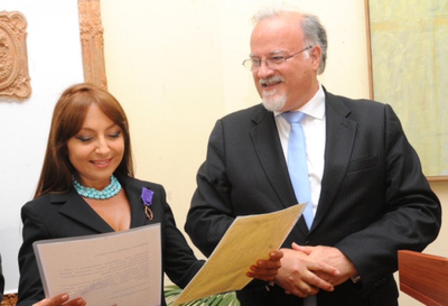 Remise de Chevalier de l’Ordre des Palmes Académiques à Mme Narguiz Pachayeva