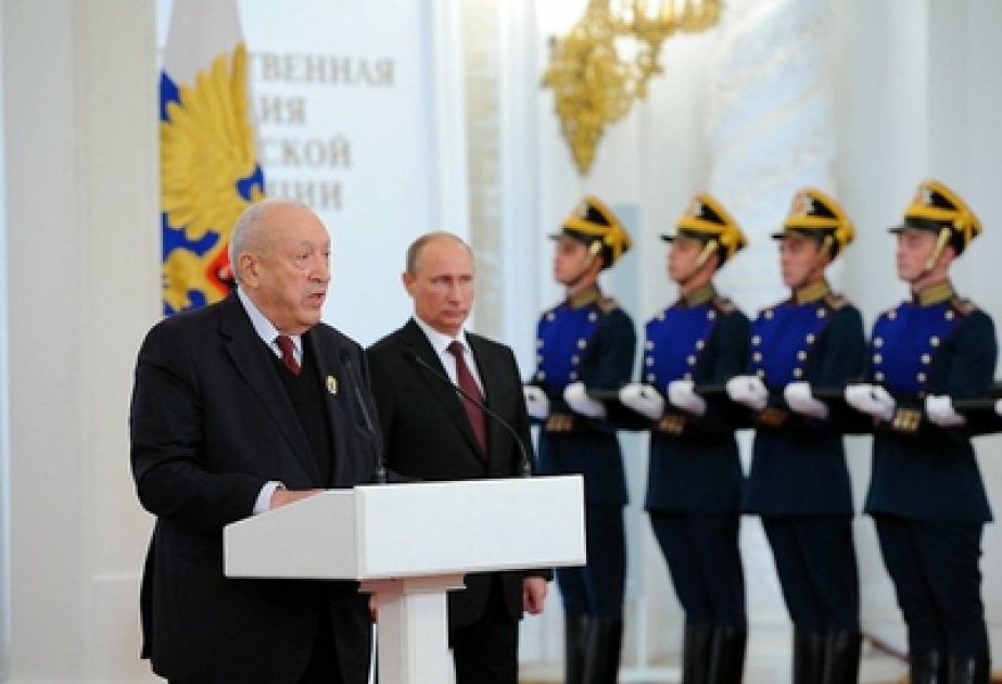 Präsident der RF Wladimir Putin den hervorragenden aserbaidschanischen Künstler Tahir Salahov mit dem Staatspreis ausgezeichnet
