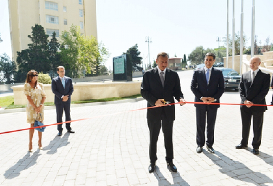 Le président Ilham Aliyev a participé à l’ouverture de l’hôtel «Fairmont Bakou» à l’ensemble «Tours de Flamme» VİDEO