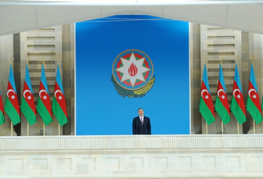 Un défilé militaire solennel s’est déroulé à l’occasion du 95e anniversaire des forces armées azerbaïdjanaises sur la place Azadlyq à BakouM. Ilham Aliyev, président de la République, Commandant suprême des forces armées, a participé au défilé militaire VİDEO