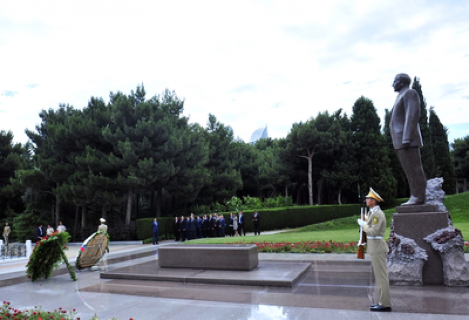 Le premier ministre de la Roumanie a visité la tombe du dirigeant historique Heydar Aliyev et l’Allée des Patriotes