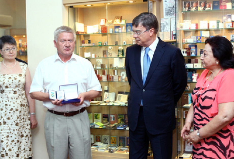 Rossotrudnichestvo awards Honored Art Worker of Azerbaijan Zarifa Salahova with Badge of Honor