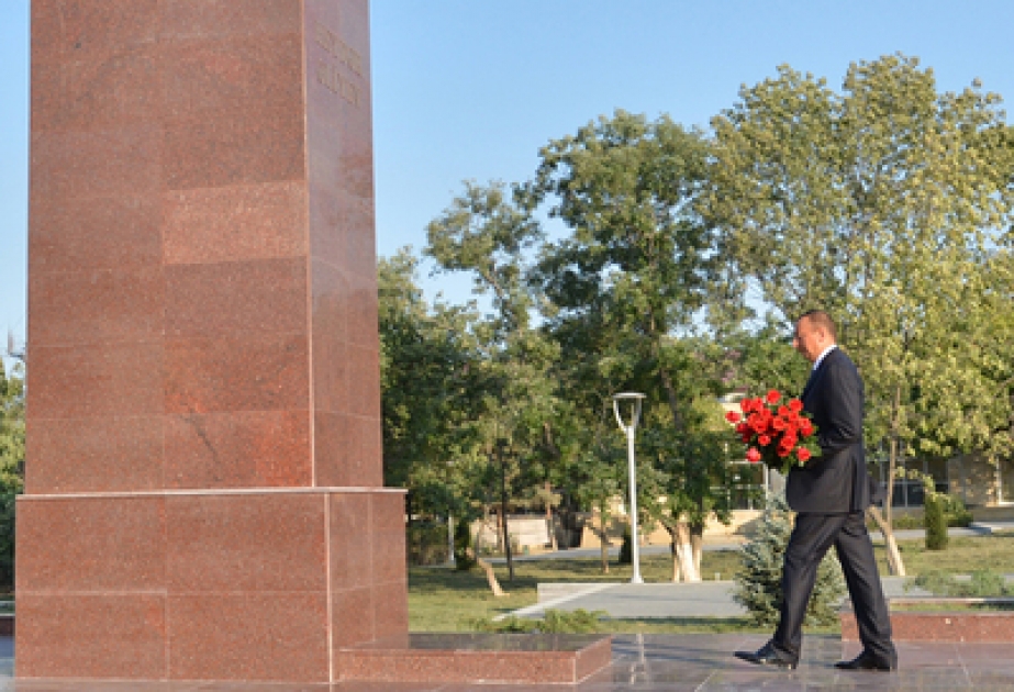 Le président azerbaïdjanais Ilham Aliyev entame une visite au nord du pays Visite du monument du leader national Heydar Aliyev à Siyazan VİDEO