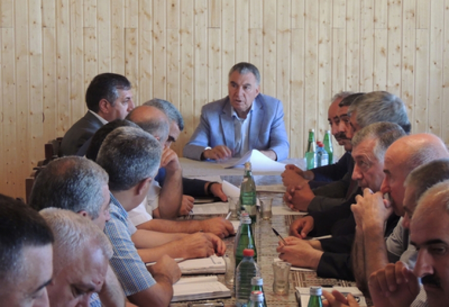 Заместитель премьер-министра Али Гасанов провел в Барде совещание, посвященное ходу строительных работ в жилом массиве, заложенном для беженцев и вынужденных переселенцев