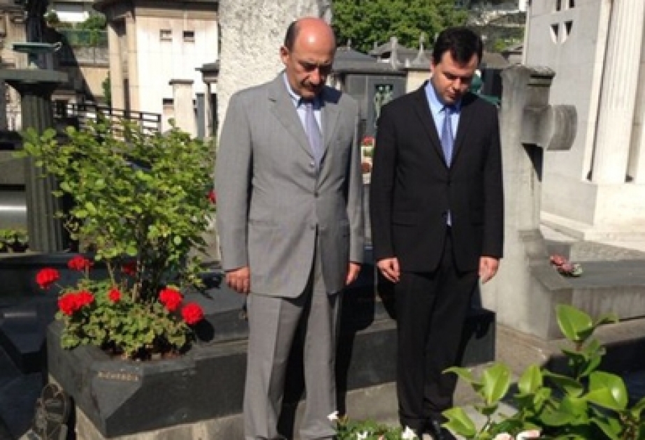 Besuch des Grabmals des Volkskünstlers Togrul Narimanbeyov in Paris