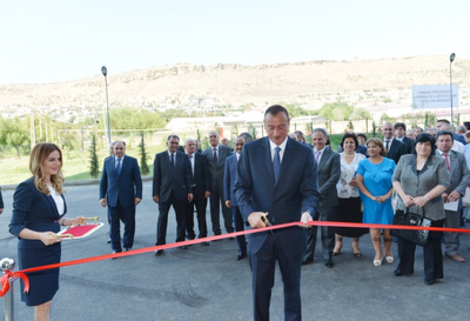 Azerbaijani President attends ceremony to give apartments to journalists VİDEO