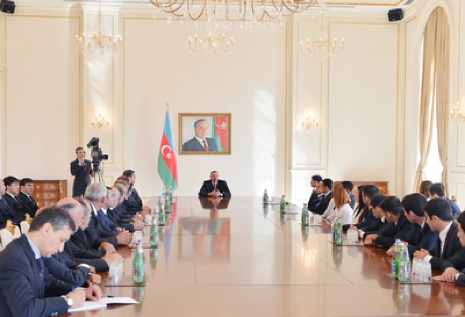 President Ilham Aliyev receives medal winners of 27th World University Summer Games in Kazan, and their coaches, as well as sports specialists VİDEO