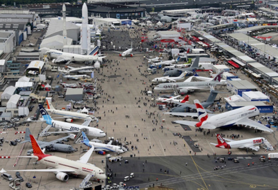 Azerbaijani delegation attends The Paris Air Show