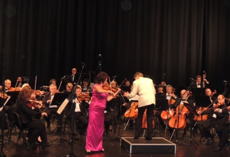 La performance de la violoniste kazakhe a été accueillie de vifs applaudissements
