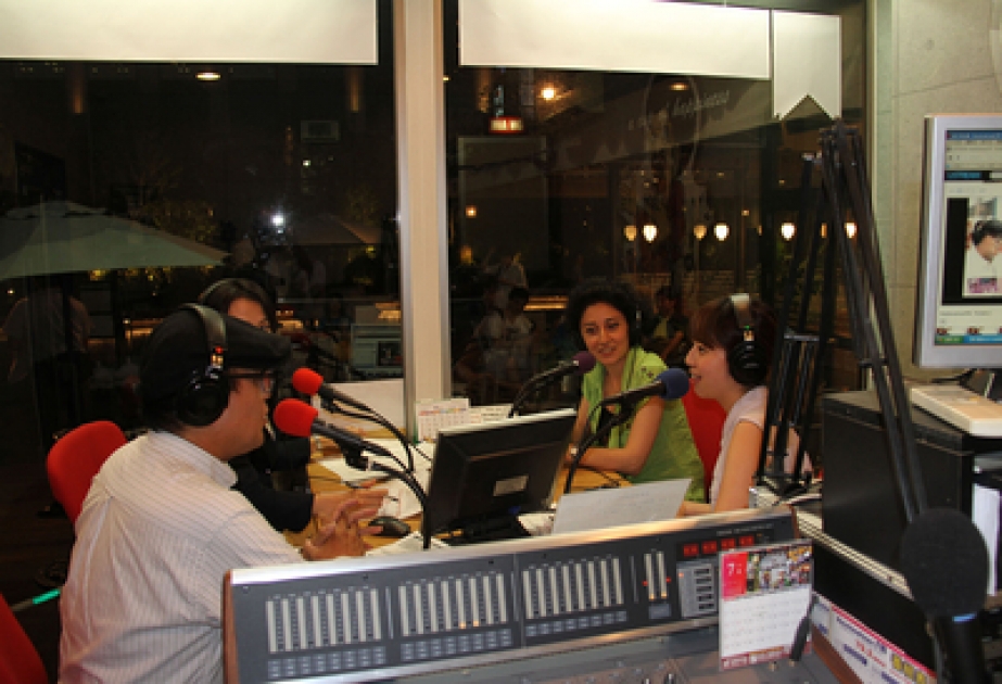 Japanese Rainbow town 79.2 FM radio airs program about Azerbaijani culture