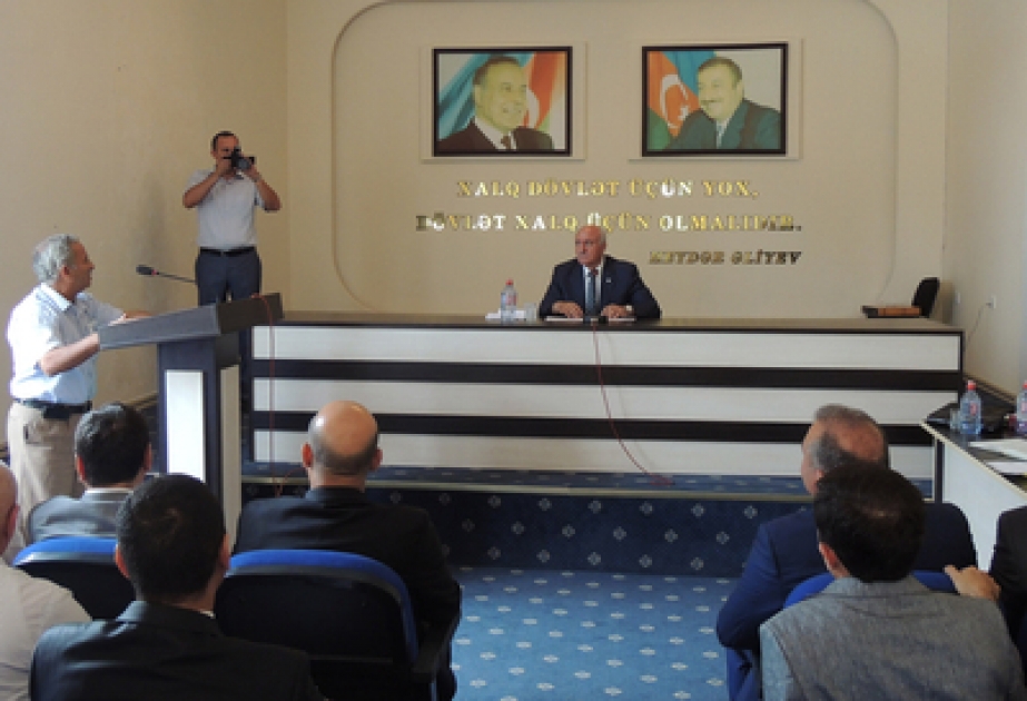 Председатель Государственного комитета по земле и картографии принял в Евлахе граждан