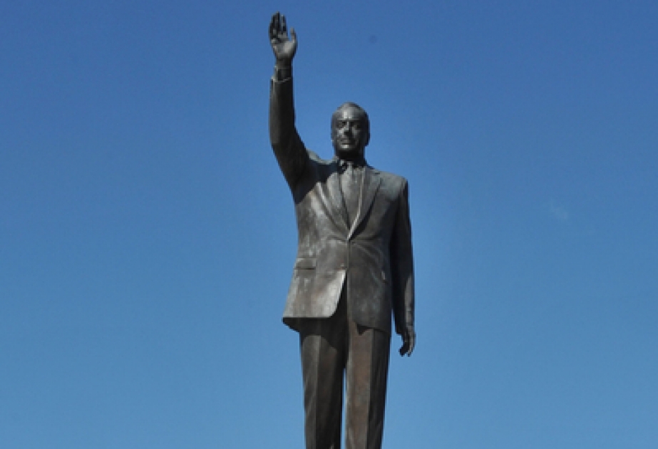 Le nouvel ambassadeur de la République fédérale d’Allemagne en Azerbaïdjan a visité le monument du leader national Heydar Aliyev