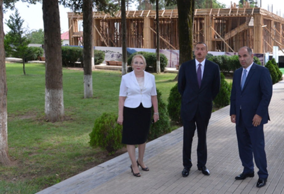 Prezident İlham Əliyev Oğuzda inşa edilən Heydər Əliyev Mərkəzində tikinti işlərinin gedişi ilə tanış olmuşdur VİDEO
