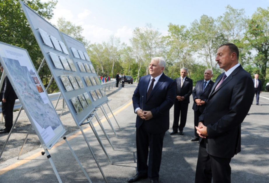 Le président Ilham Aliyev a participé à l’ouverture de la route Achaghy Kungut-Aydinboulag à Chéki suite aux travaux de rénovation VİDEO