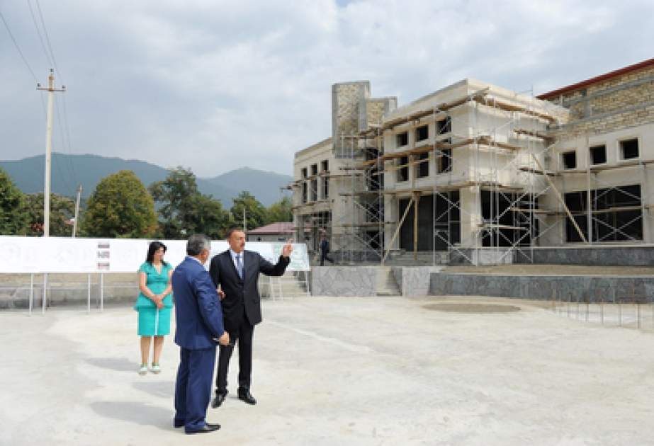Prezident İlham Əliyev Zaqatalada Heydər Əliyev Mərkəzinin binasında tikinti işlərinin gedişi ilə tanış olmuşdur VİDEO