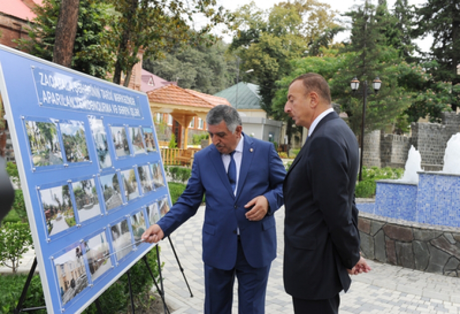 Aserbaidschans Präsident Ilham Aliyev inspizierte das historische Zentrum der Stadt Zakatala nach Wiederaufbauarbeiten VİDEO