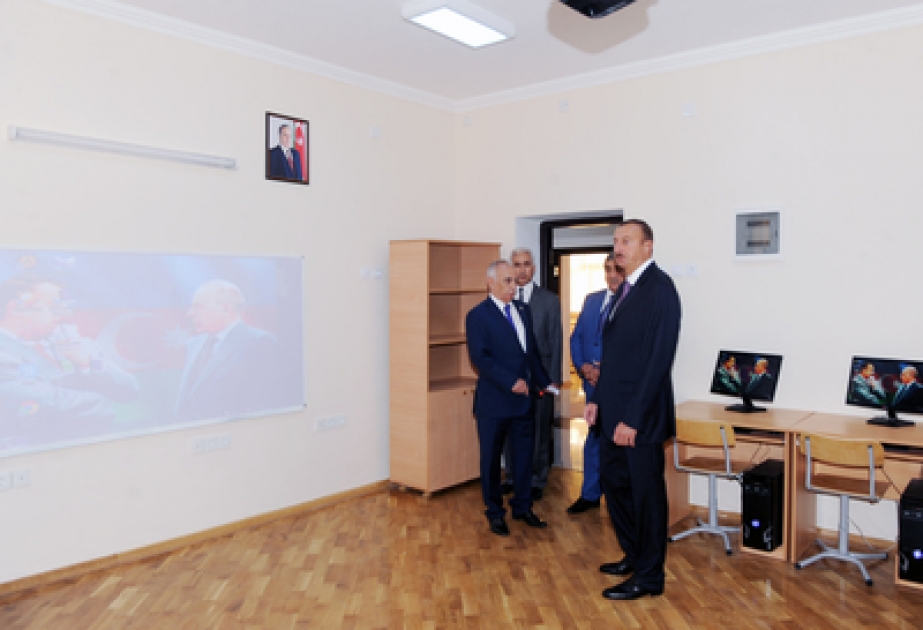 Le président Ilham Aliyev s’est familiarisé avec l’école secondaire №26 après les travaux de réparation et de reconstruction et a participé à l’ouverture du nouveau bâtiment d’enseignement dans le bourg de Bouzovna VİDEO