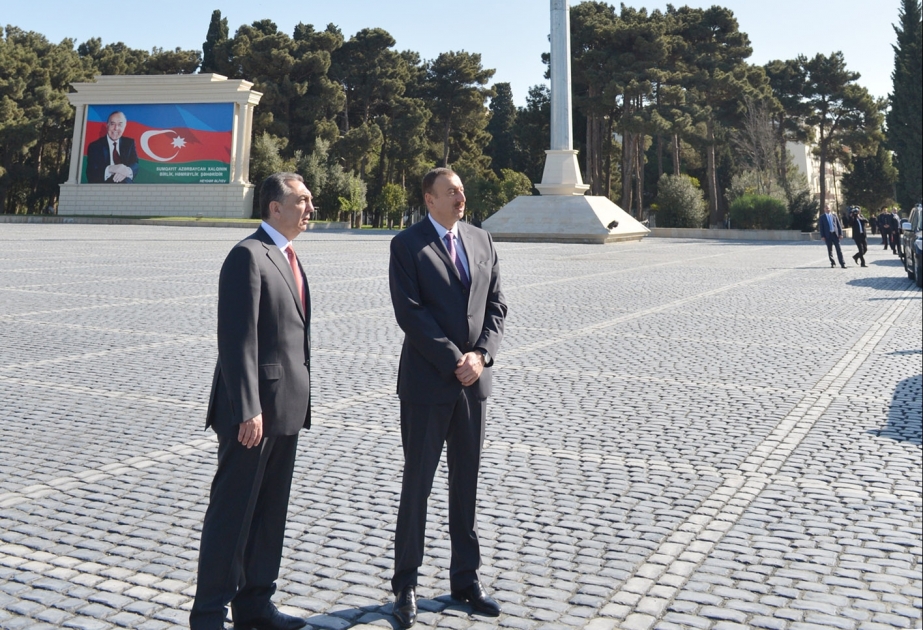 Prezident İlham Əliyev Sumqayıtdakı Bayraq Meydanında yaradılan şəraitlə tanış olmuşdur VIDEO