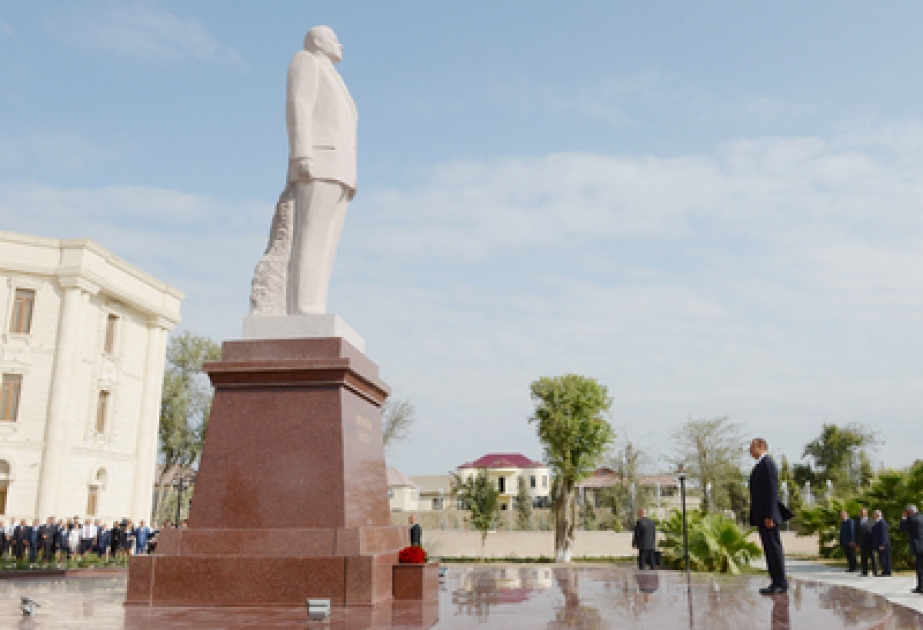 Aserbaidschans Präsident Ilham Aliyev zu einem Besuch im Rayon Saljan eingetroffen VİDEO