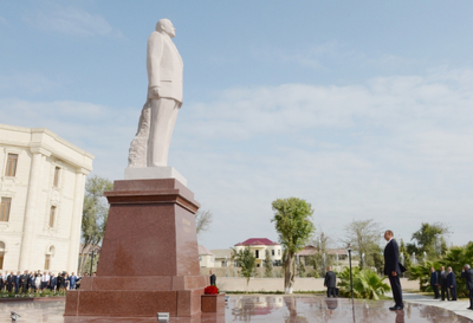 Le président Ilham Aliyev est arrivé en visite dans la région de Salyan VİDEO