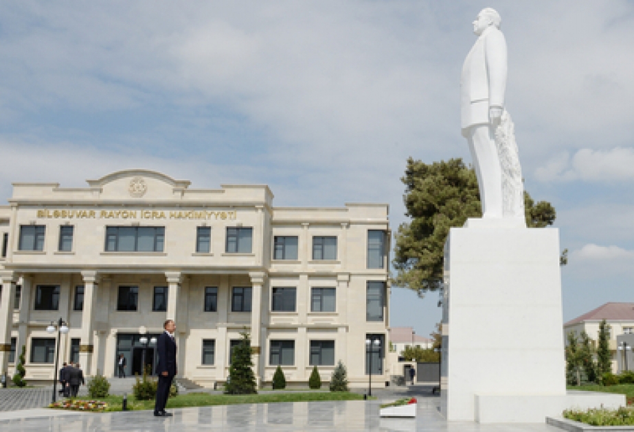 Aserbaidschans Präsident Ilham Aliyev zu einem Besuch im Rayon Bilasuvar angekommen VİDEO