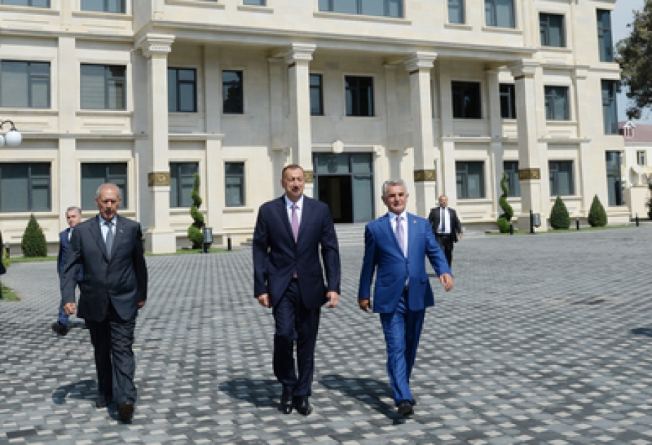 Le président Ilham Aliyev s’est familiarisé avec conditions créées dans le bâtiment administratif du Pouvoir exécutif de la région de Bilassouvar VİDEO