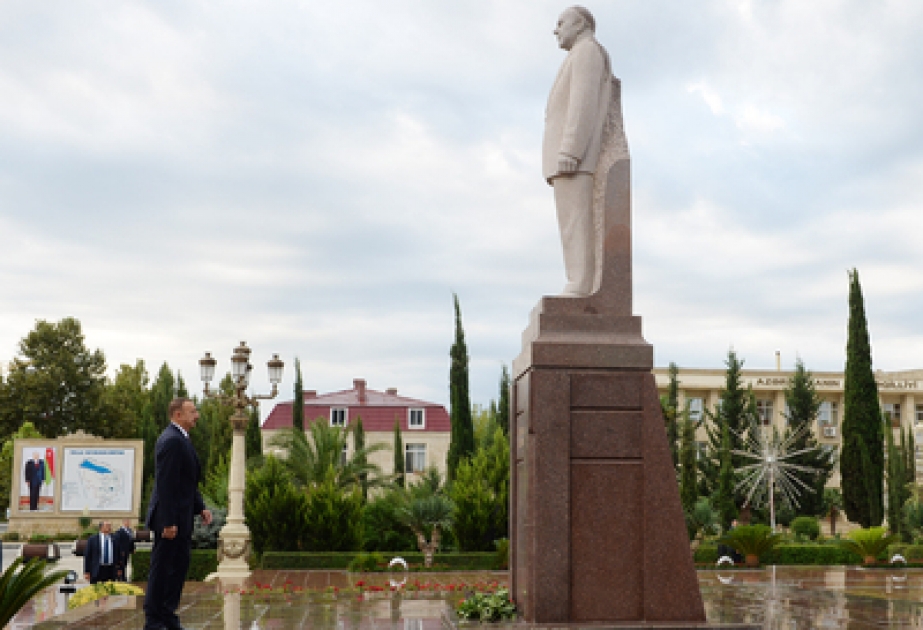 الرئيس إلهام علييف يصل في زيارة إلى مدينة يفلاخ
