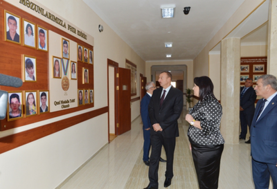 Le président Ilham Aliyev a visité les écoles secondaires № 53 et 21 dans l’arrondissement de Yassamal VİDEO