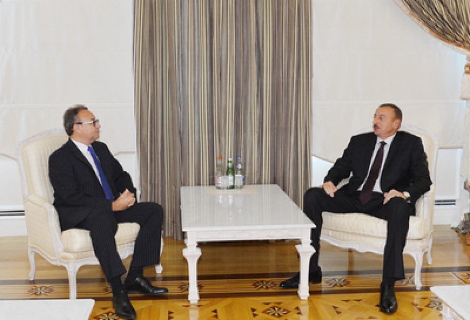 Präsident Ilham Aliyev den Botschafter von Litauen in Aserbaidschan in Zusammenhang mit der Beendigung seiner diplomatischen Mission empfangen VİDEO