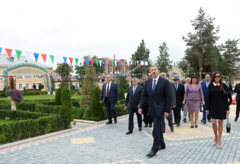 Aserbaidschans Präsident Ilham Aliyev in der roten Siedlung in Guba im Heydar Garten geschaffene Bedingungen inspiziert VİDEO