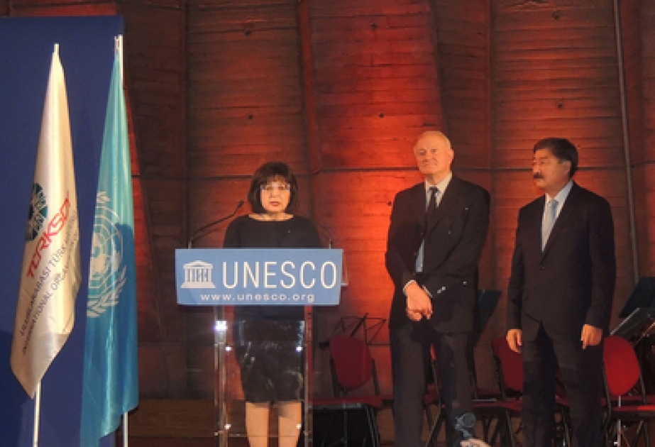 La comédie musicale Archin mal alan a suscité un grand intérêt à l’UNESCO