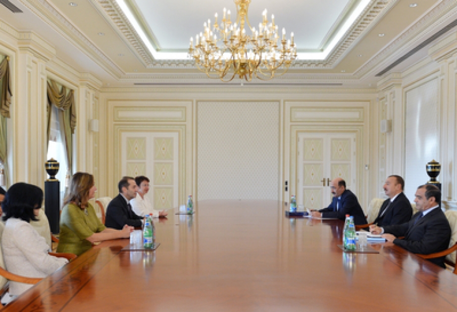 Aserbaidschans Präsident Ilham Aliyev den Präsidenten der Konferenz der europäischen Nationalbibliotheken und Vizepräsidenten der Assemblee der Eurasischen Bibliotheken verabschiedet VİDEO