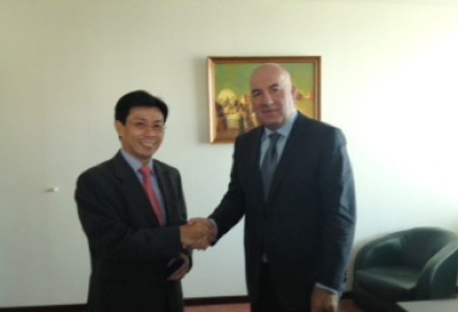 Chairman of Azerbaijan Central Bank meets Singaporean Senior Minister of State