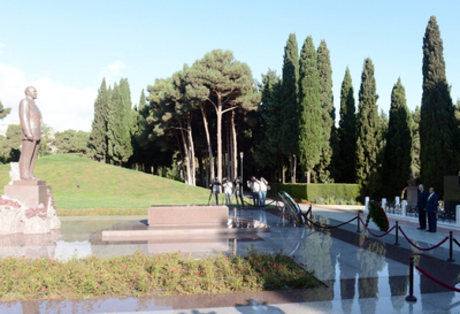 Les participants de la XXIème conférence de l’Association internationale des musées des douanes ont visité la tombe du leader national Heydar Aliyev et l’Allée des Patriotes