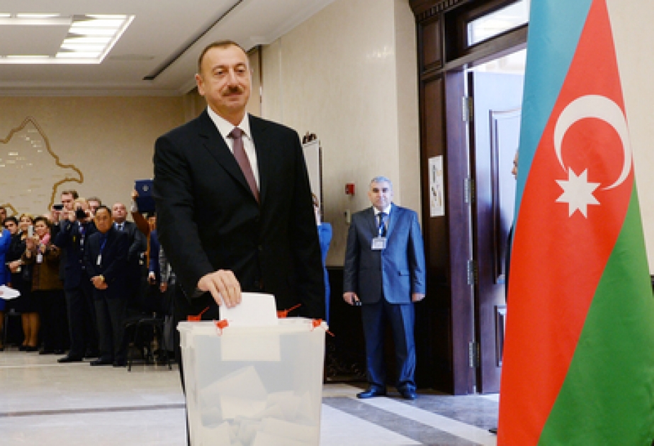 Le président azerbaïdjanais Ilham Aliyev a voté dans le bureau de vote №6 VİDEO