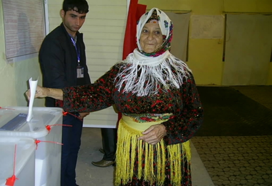 82-летняя жительница Лянкярана с большой радостью приняла участие в президентских выборах