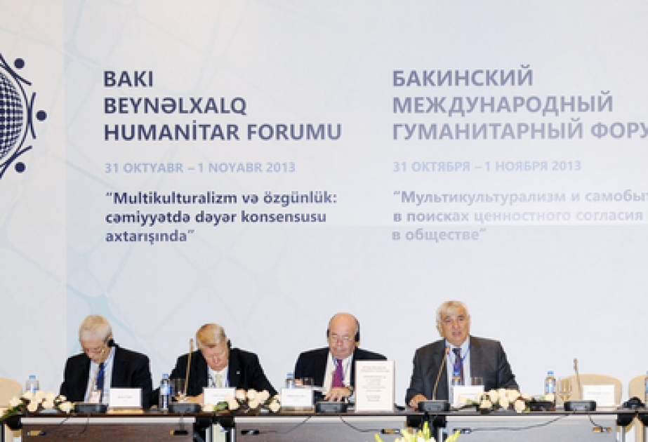 Im Rahmen des Internationalen Humanitären Forums fand ein “Rundtisch” zum Thema “Multikulturalismus und Eigenart: Suche nach einem Konsens in der Gesellschaft“ statt