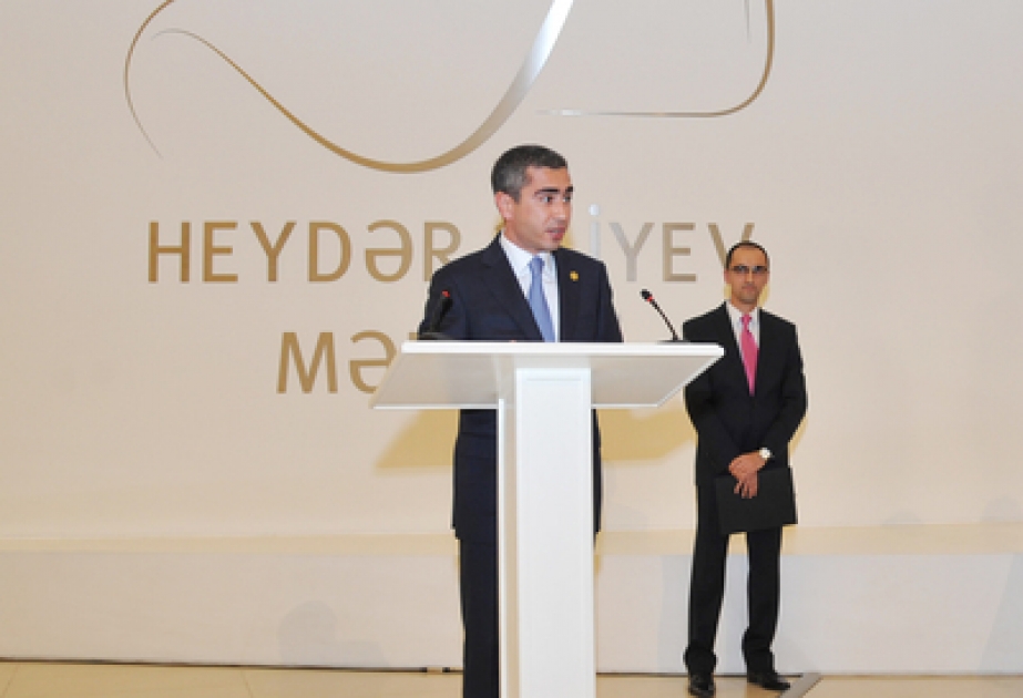 Présentation architecturale du bâtiment du Centre Heydar Aliyev