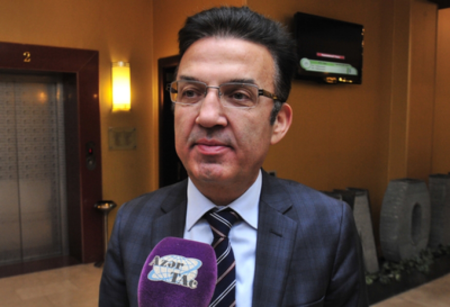 Türkiyəli professor Şuayib Yalçın: Bakıda keçirilən konfransda yoğun bağırsaq xərçənginin ən müasir müalicə metodları ilə bağlı geniş müzakirələr apardıq