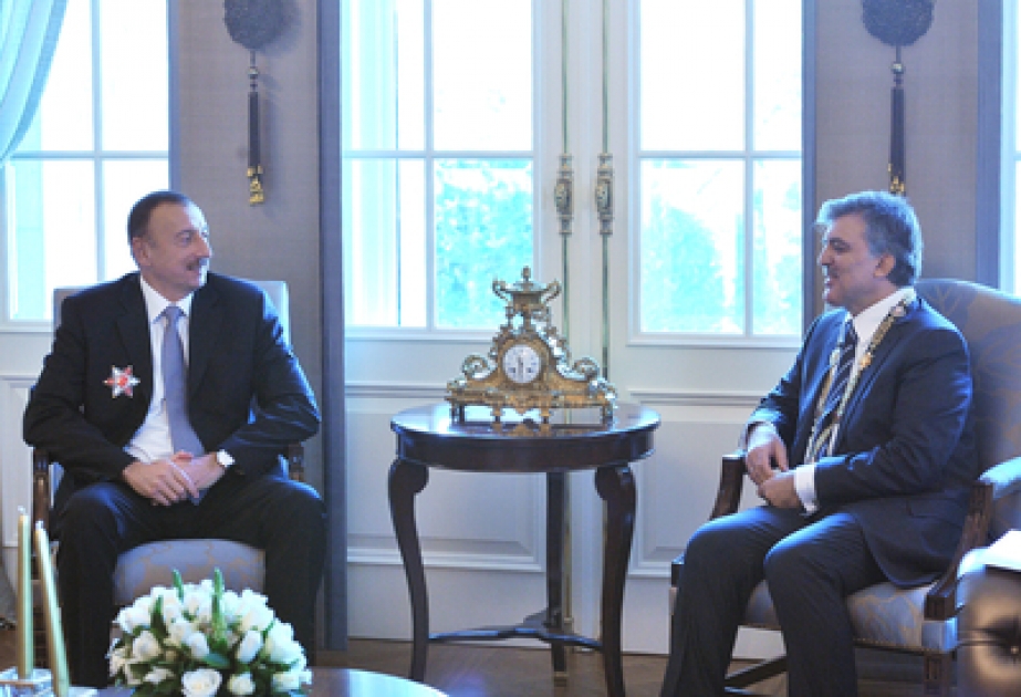 Treffen des Präsidenten von Aserbaidschan Ilham Aliyev und Präsidenten der Türkei Abdullah Gül stattgefunden VİDEO