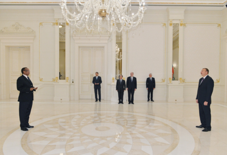 Le président Ilham Aliyev a reçu les lettres de créance du nouvel ambassadeur de Djibouti en Azerbaïdjan VİDEO