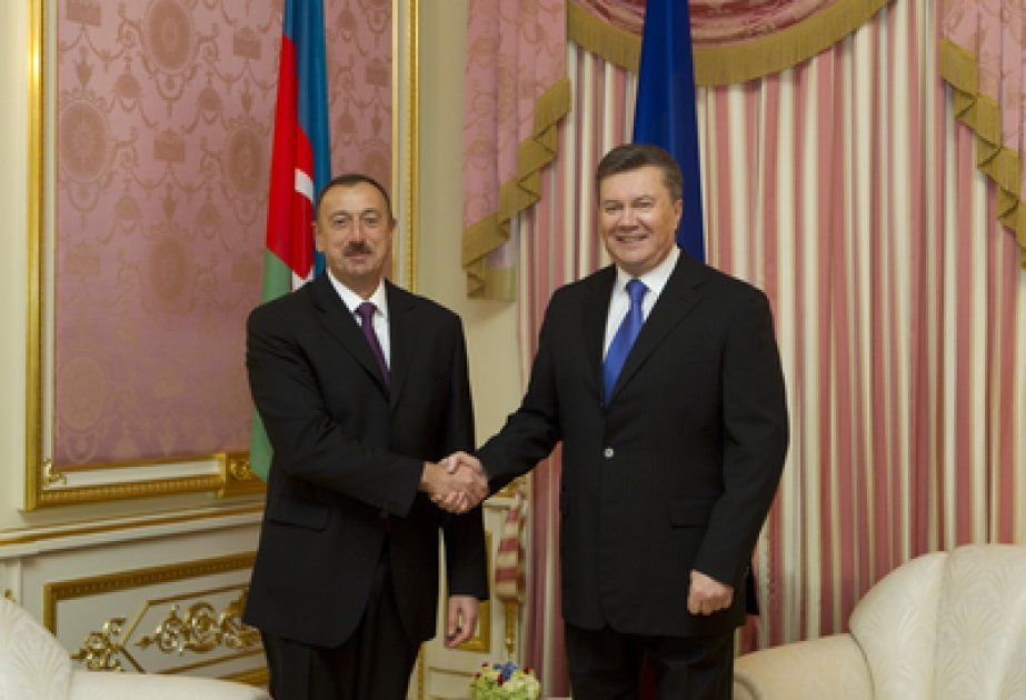 Rencontre en tête-à-tête entre le président azerbaïdjanais Ilham Aliyev et le président ukrainien Viktor Ianoukovitch VİDEO