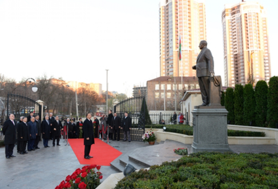 President Ilham Aliyev visits Heydar Aliyev Park in Kyiv VİDEO