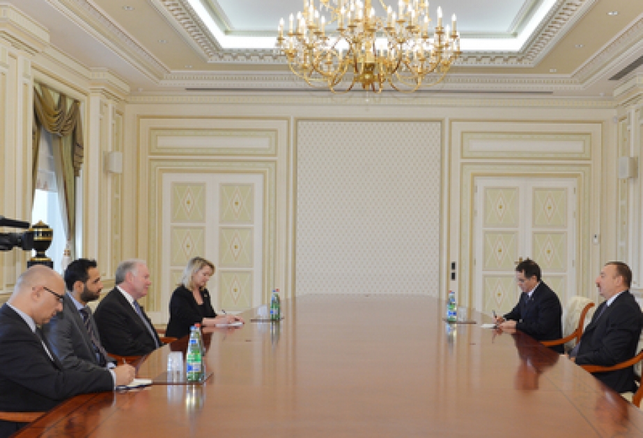 Präsident von Aserbaidschan Ilham Aliyev das Mitglied des britischen Parlaments, den Gesandten für Handelsangelegenheiten des britischen Ministerpräsidenten in Aserbaidschan, Kasachstan und Turkmenien empfangen VİDEO