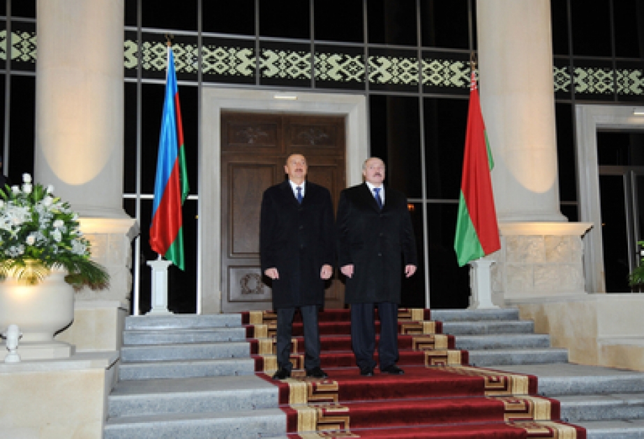 Belarus Prezidenti Aleksandr Lukaşenkonun Azərbaycana rəsmi səfəriBakıda Belarus Respublikasının səfirliyinin yeni binasının açılışı olmuşdur Mərasimdə Azərbaycan Prezidenti İlham Əliyev və Belarus Prezidenti Aleksandr Lukaşenko iştirak etmişlər VİDEO