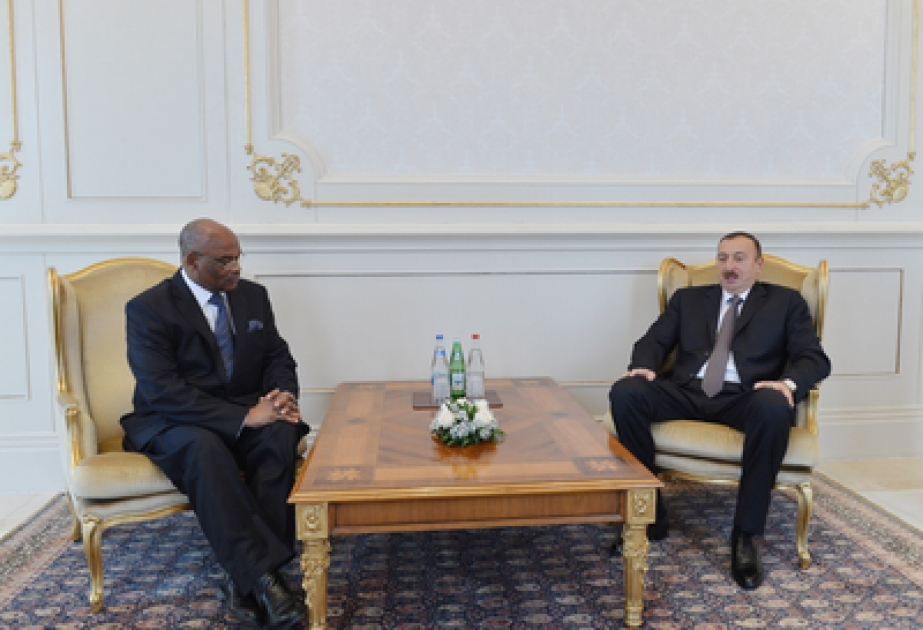 Le président Ilham Aliyev a reçu les lettres de créance du nouvel ambassadeur de Zambie en Azerbaïdjan VİDEO