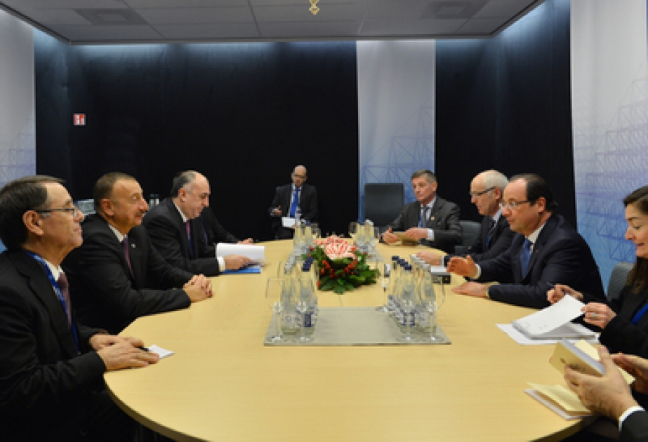 President Ilham Aliyev meets French counterpart Francois Hollande in Vilnius VİDEO