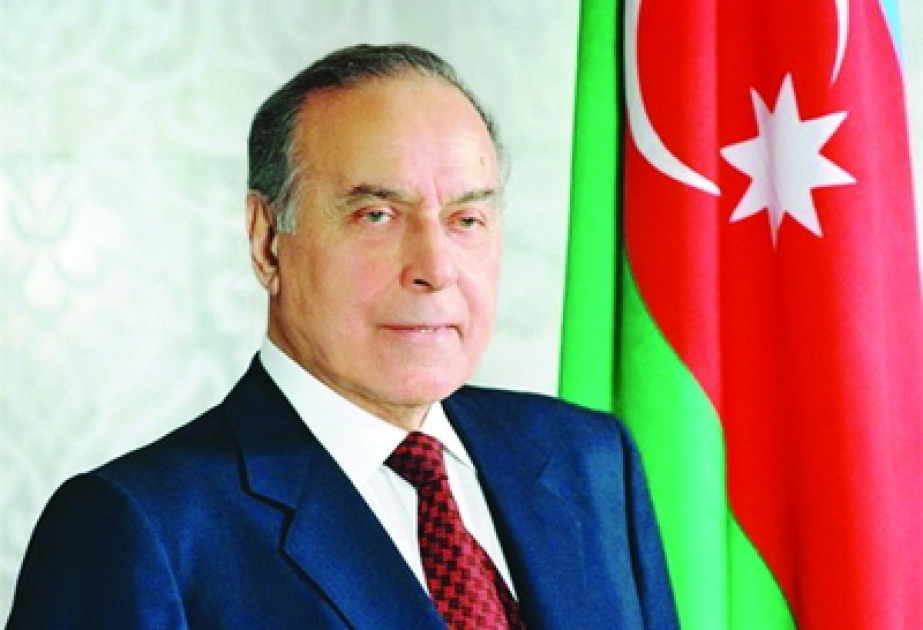 Dünya azərbaycanlılarının qürur mənbəyiÜmummilli lider Heydər Əliyevin Vətəninə, xalqına tükənməz sevgisi hər kəsə örnəkdir