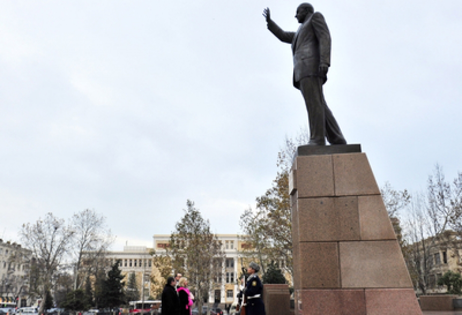 Руководитель представительства Европейского Союза в Азербайджане посетила памятник великому лидеру Гейдару Алиеву